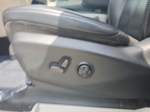 Used 2023 Chrysler Pacifica Touring-L FWD image 20