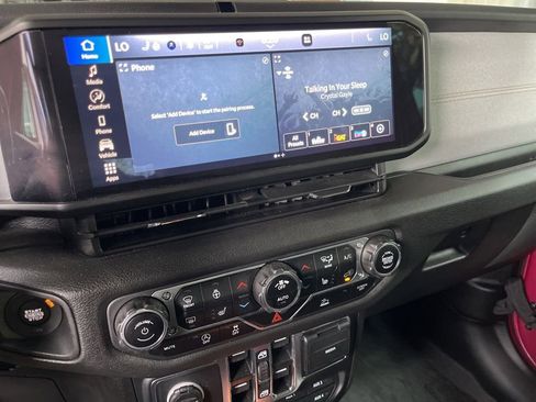 Used 2024 Jeep Wrangler Unlimited Sport AWD/4WD image 31