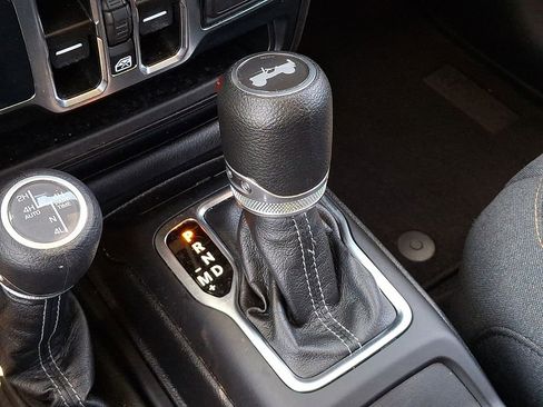 Used 2024 Jeep Wrangler Unlimited Sahara AWD/4WD image 14