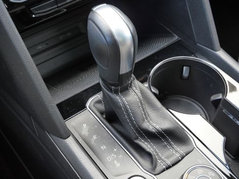 Certified 2023 Volkswagen Atlas SEL R-Line image 25