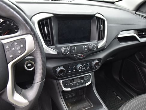 Used 2024 GMC Terrain SLE w/ Driver Convenience Package FWD image 9