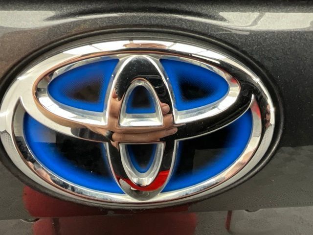 Used 2024 Toyota RAV4 LE AWD/4WD image 28