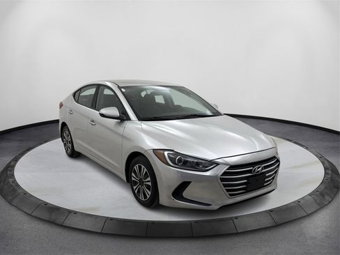 Used 2018 Hyundai Elantra SE image 3