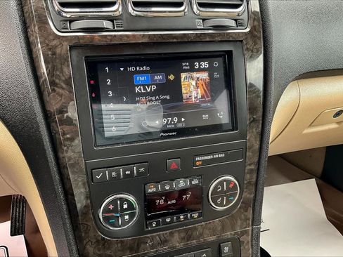 Used 2011 GMC Acadia Denali image 9