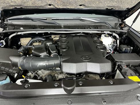 Used 2023 Toyota 4Runner 40th Anniversary SE AWD/4WD image 32