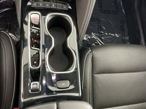 Used 2021 Buick Envision Essence w/ Technology Package I AWD/4WD image 29