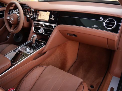 Used 2024 Bentley Flying Spur W12 image 27