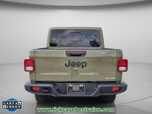 Used 2025 Jeep Gladiator Sport image 6