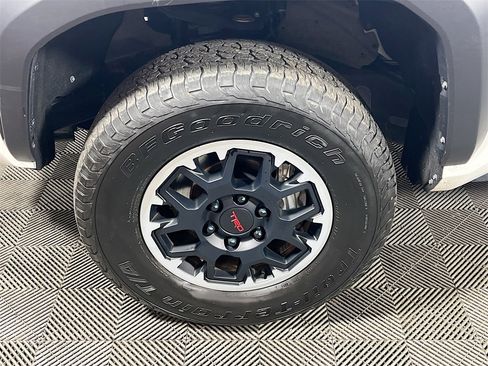 Certified 2024 Toyota Tacoma TRD Off-Road image 27