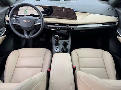 Used 2025 Cadillac XT4 Premium Luxury image 10