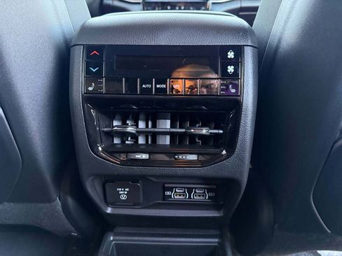 New 2025 Jeep Grand Cherokee L Limited w/ Luxury Tech Group II image 24