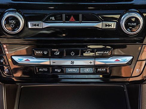 Used 2023 Ford Explorer King Ranch w/ Technology Package image 24