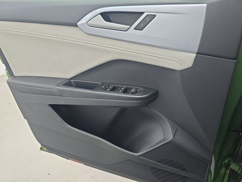 New 2026 Volkswagen Taos SE FWD image 25