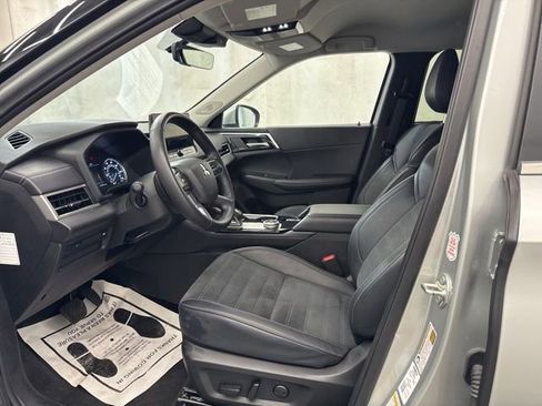 Used 2025 Mitsubishi Outlander SE AWD/4WD image 19