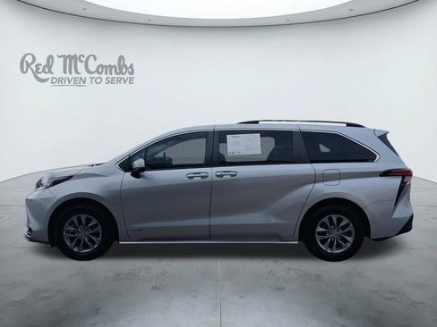 Used 2021 Toyota Sienna LE FWD image 2