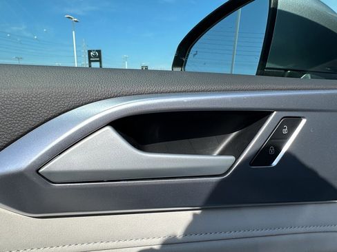 New 2025 Volkswagen Taos SE image 18