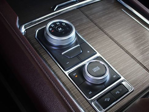 Used 2024 Ford Expedition Limited image 36