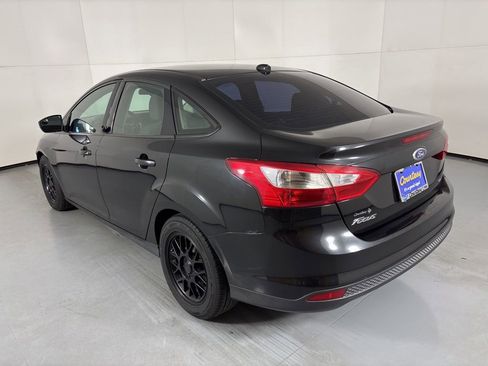 Used 2014 Ford Focus SE FWD image 6