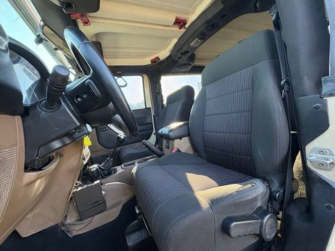 Used 2011 Jeep Wrangler Sahara w/ Connectivity Group AWD/4WD image 12