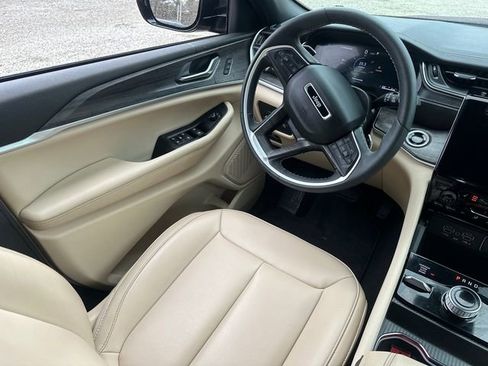 Used 2024 Jeep Grand Cherokee Limited image 19