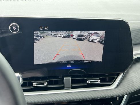 Used 2025 Chevrolet Equinox LT FWD image 19