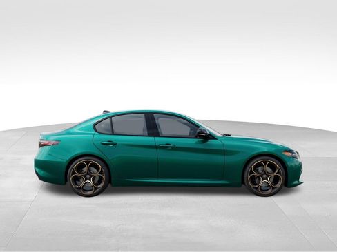 Used 2025 Alfa Romeo Giulia w/ Driving Assist Package RWD image 22
