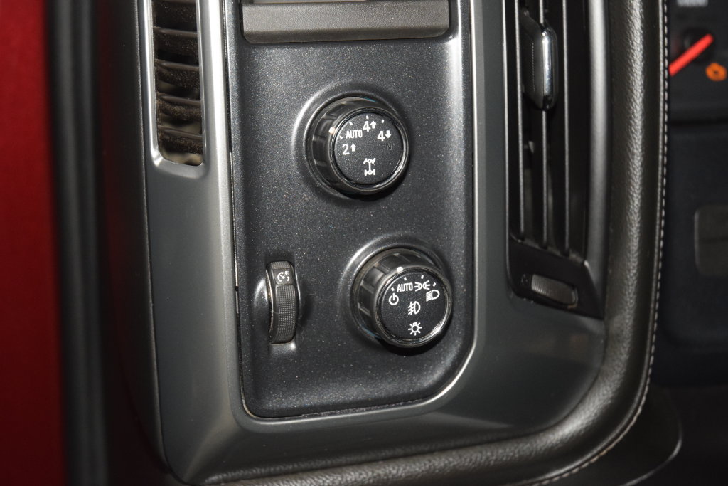 Used 2015 Chevrolet Silverado 1500 LTZ w/ LTZ Plus Package AWD/4WD image 31