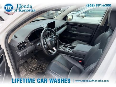 Used 2025 Honda Pilot EX-L image 4