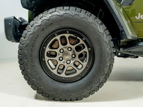 Used 2023 Jeep Wrangler Unlimited Rubicon 392 w/ Xtreme Recon 35" Tire Package image 12