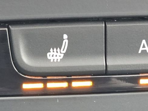 Used 2022 Volkswagen Taos SE w/ Panoramic Sunroof Package image 8