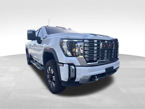Used 2024 GMC Sierra 2500 Denali w/ Denali Reserve Package AWD/4WD image 3