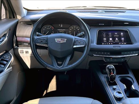 Used 2023 Cadillac XT4 Luxury w/ Cold Weather Package image 6