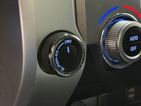 Used 2019 Toyota Tundra Limited w/ Limited Premium Package image 30