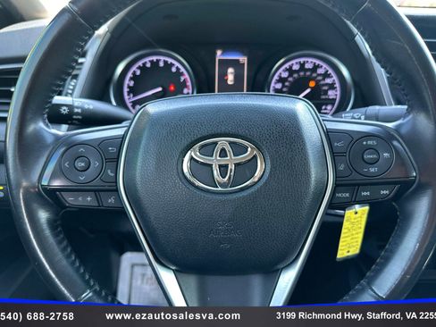 Used 2019 Toyota Camry SE FWD image 23