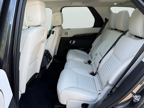 Used 2025 Land Rover Discovery S AWD/4WD image 28