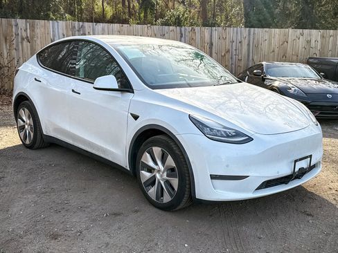 Used 2021 Tesla Model Y Long Range image 17