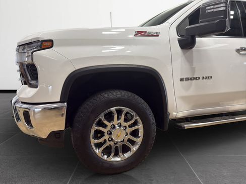 Used 2024 Chevrolet Silverado 2500 LTZ w/ LTZ Plus Package image 9