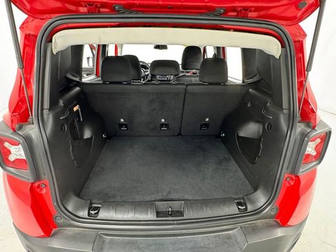 Used 2023 Jeep Renegade Trailhawk AWD/4WD image 15