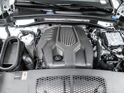 New 2026 Porsche Macan image 38