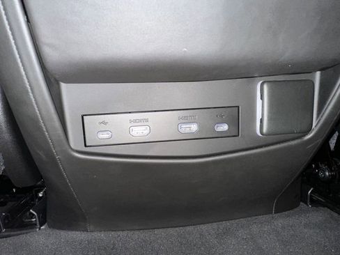 Used 2021 Cadillac Escalade Premium Luxury Platinum image 26