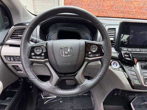 Used 2023 Honda Odyssey Elite image 13