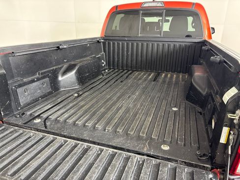 Used 2016 Toyota Tacoma TRD Sport AWD/4WD image 15