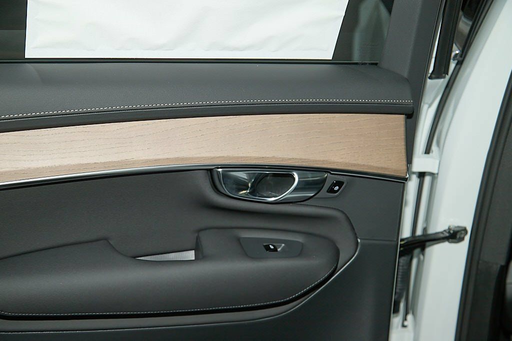 New 2026 Volvo XC90 B6 Plus w/ Protection Package AWD/4WD image 18