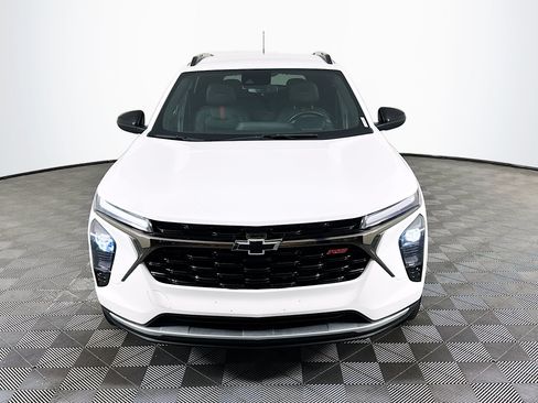 Used 2024 Chevrolet Trax RS w/ Driver Confidence Package FWD image 2