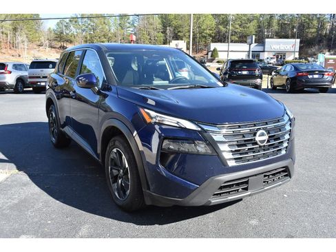 Used 2024 Nissan Rogue SV image 6