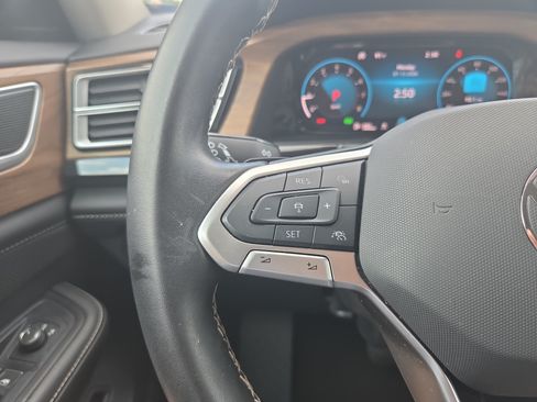 Used 2025 Volkswagen Atlas SE FWD image 12