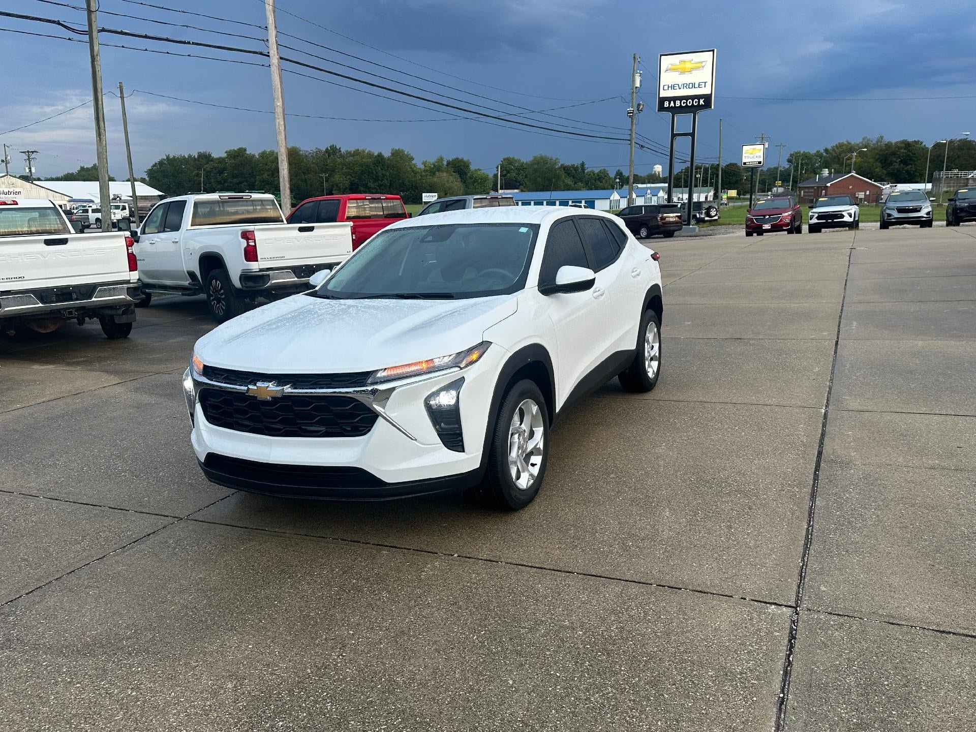 Used 2024 Chevrolet Trax LS w/ LS Convenience Package FWD image 3