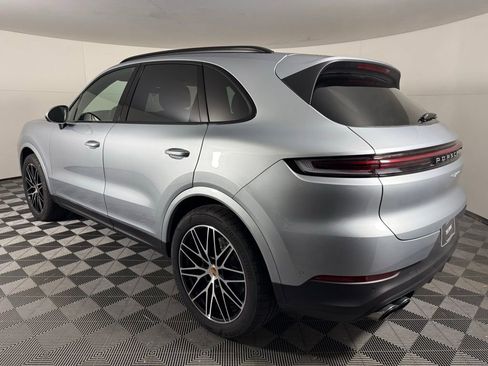 Certified 2025 Porsche Cayenne image 3