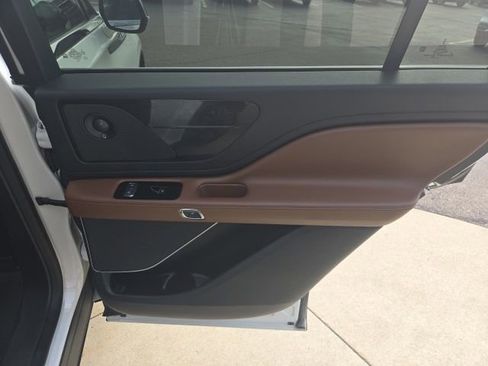 Used 2023 Lincoln Aviator Reserve w/ Elements Package Plus image 23