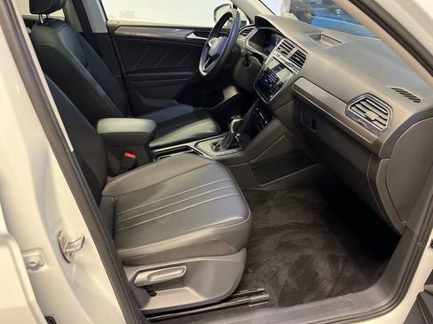 Certified 2023 Volkswagen Tiguan SE w/ Panoramic Sunroof Package FWD image 10